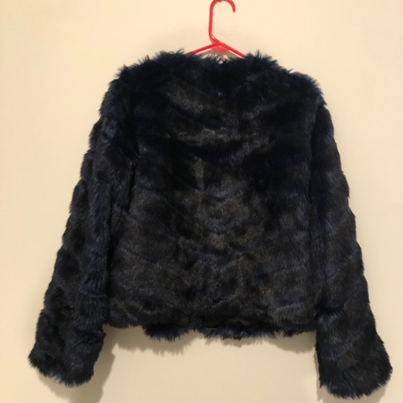 Belle Vere Navy Faux Fur Short Jacket Women’s L Chevron Soft Cropped Coat - Picture 3 of 8